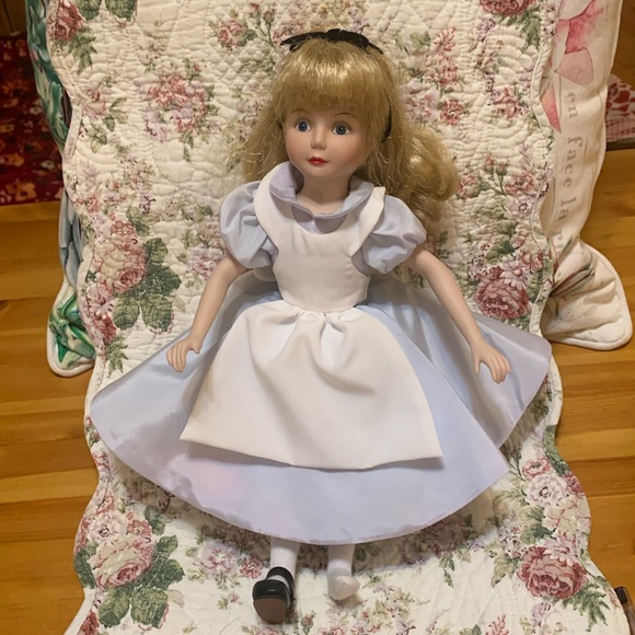 Disney Accents Vintage Alice In Wonderland Grolier The Disney